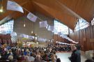 Gemeinsam Gottesdienst feiern.